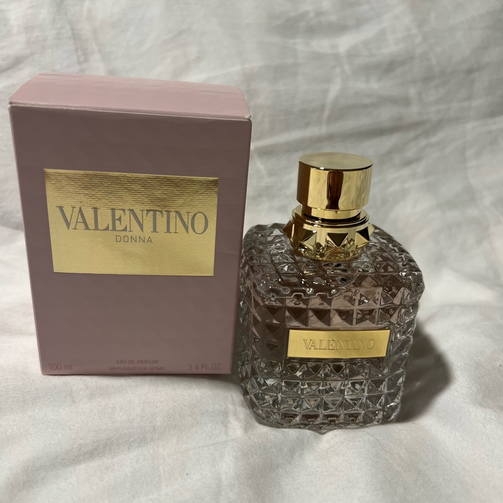 Valentino Donna Eau de Parfum in Pink and Gold